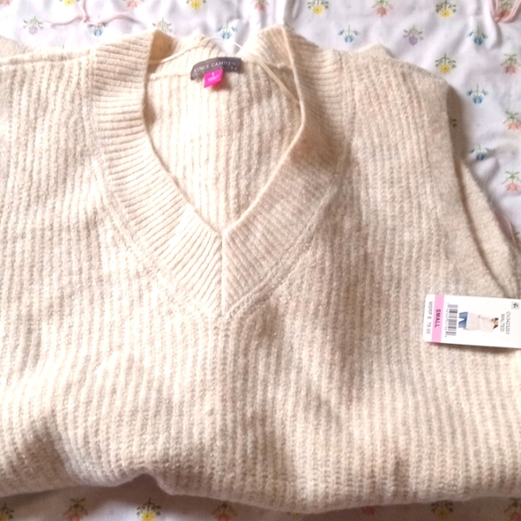 Sweater vest brand new with tags - Picture 1 of 2
